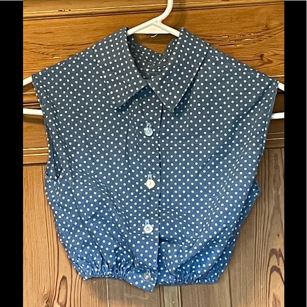 3/$15 60's VINTAGE sleeveless crop top, polka dot. 18" across at bust. Read all